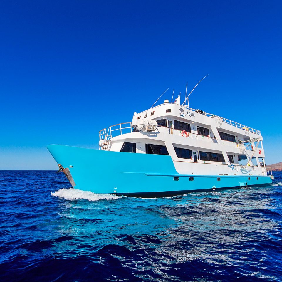 Aqua Yacht Crew liveaboard galapagos islands